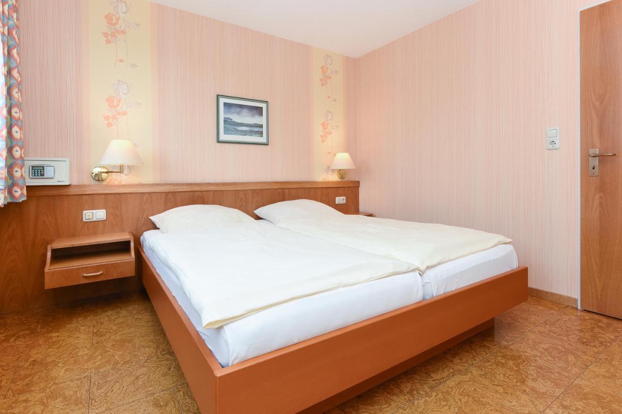 Hotel-Pension Stoertebeker ベンサージール エクステリア 写真